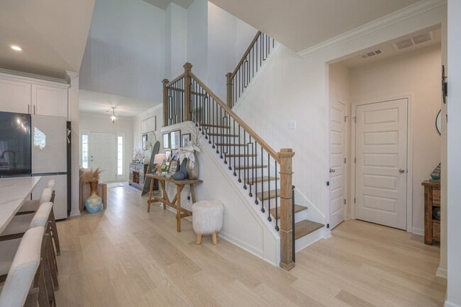 Building Photo - Beautiful 4 bed 3.5 bath over 3000 sq. ft. home with lots of upgrades in Mt. Juliet.  Perfect ent...