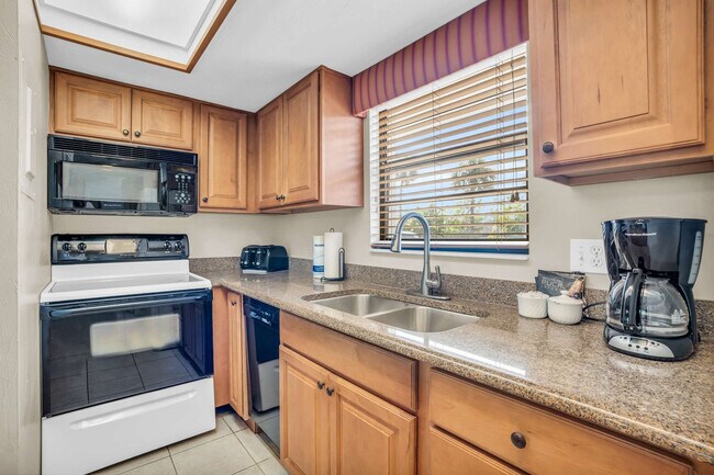 Building Photo - 600 Neapolitan Way