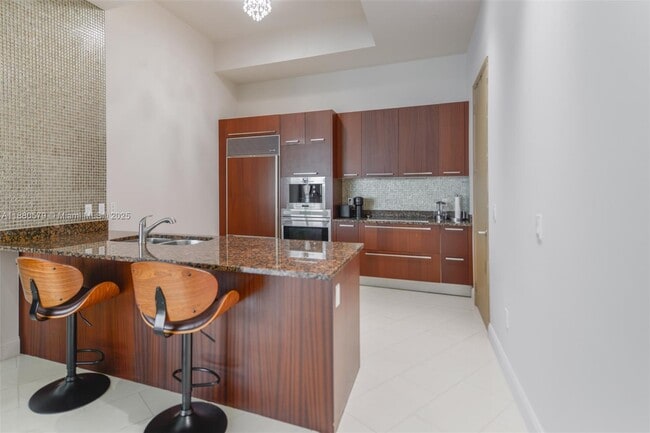 Building Photo - 15901 Collins Ave