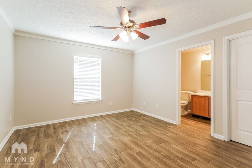 Building Photo - 7637 Invermere Blvd N