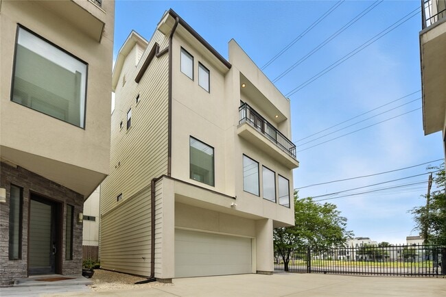 Building Photo - 1611 Spring St