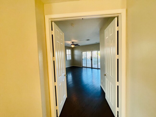 Building Photo - COMING SOON: Hardwood floors, freshly pain...