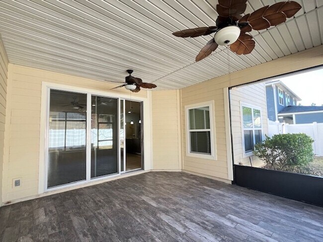 Building Photo - Well Appointed 4/3  Dreamfinders Home