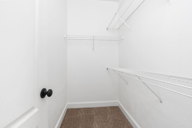 Building Photo - Gorgeous 3 bd. & 2 bath Home with a pool i...