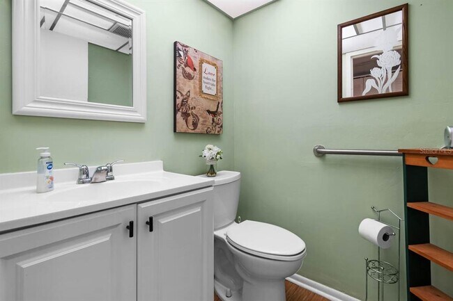 Building Photo - 1802 Bedford Terrace