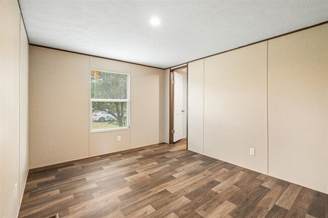 Building Photo - 265 Hershal Ln