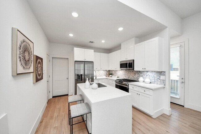 Building Photo - 1041 Glen Avenue