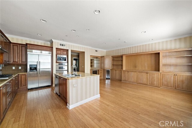 Building Photo - 6001 Crescent Park E