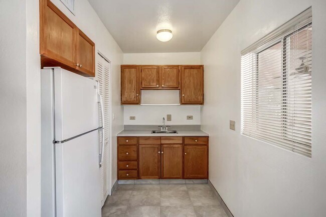 Building Photo - 5374 N Flint Ave