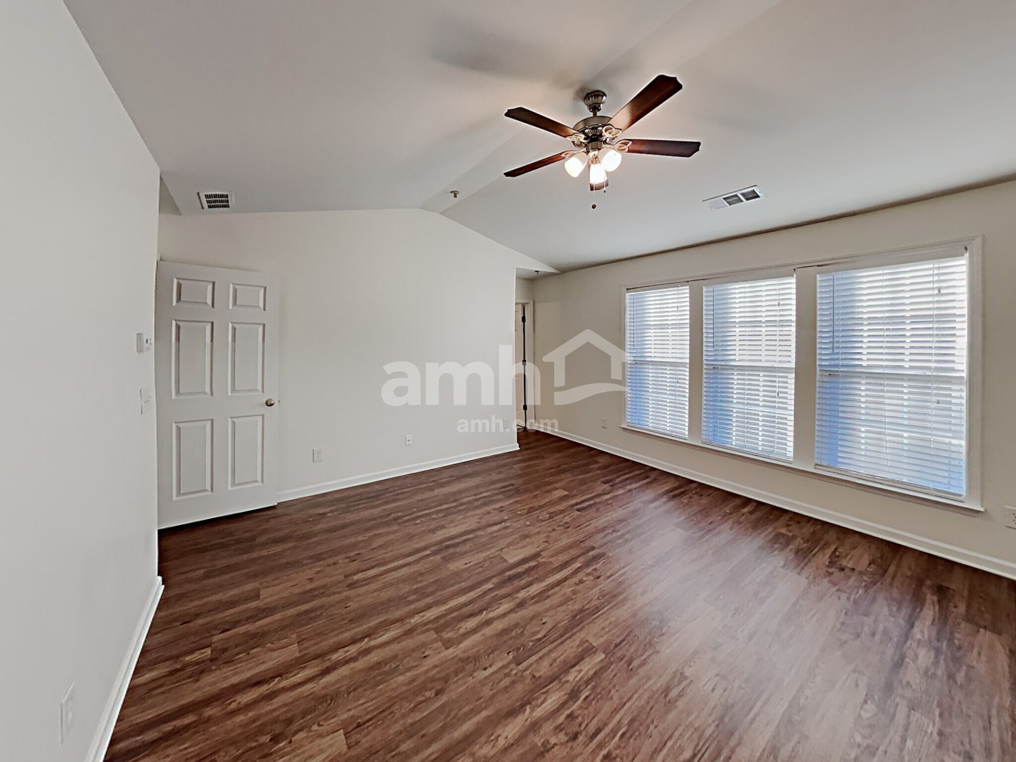 Building Photo - 325 Balaban Cir