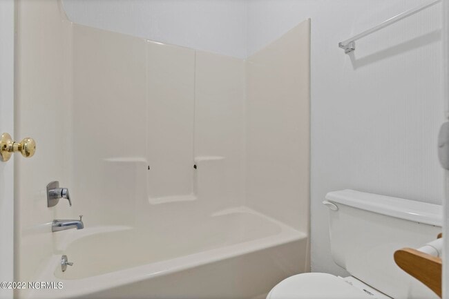 Building Photo - 100 Creekview Dr