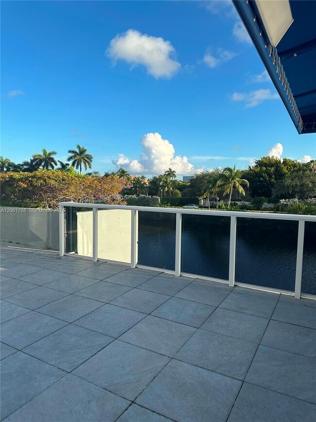 Building Photo - 3675 N Country Club Dr