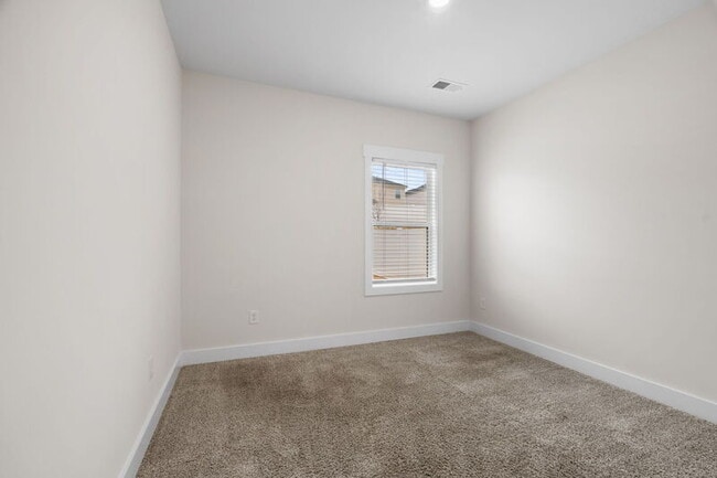 Building Photo - 216 Pewter Cir
