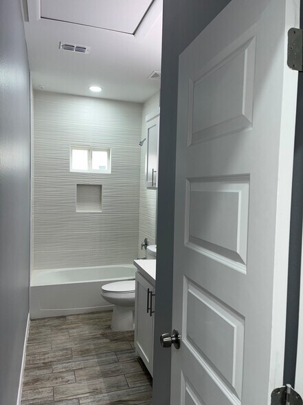 Building Photo - 1608 Angelina Dr