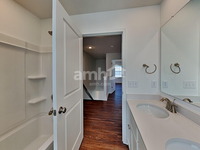 Building Photo - 8300 Northpoint Dr