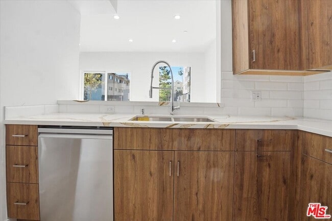 Building Photo - 1820 Prosser Ave