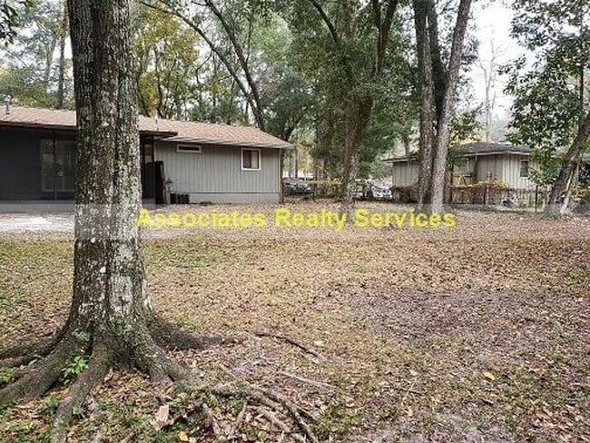 Building Photo - Sublease This Newly Renovated 2 bedroom wi...
