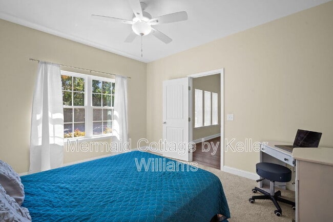 Building Photo - 222 Admiration Ave