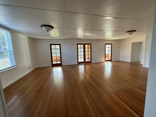 Building Photo - 38 4th St S