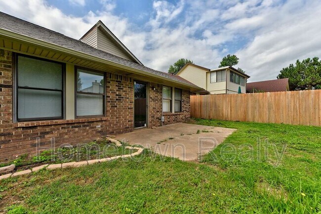 Building Photo - 7621 Doris Pl