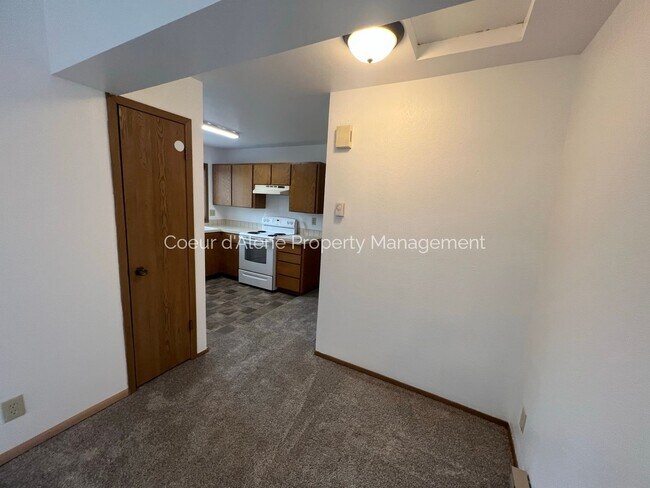 Building Photo - 623 E Whispering Pines Ln