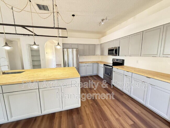 Building Photo - 12653 Longcrest Dr