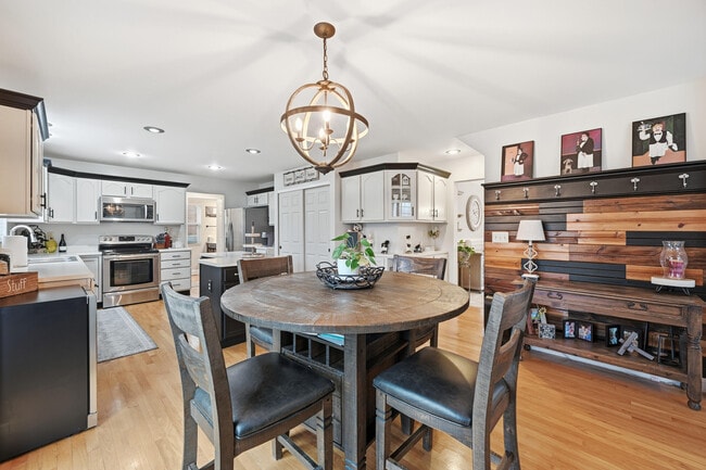 Building Photo - 1815 Mountainview Ct