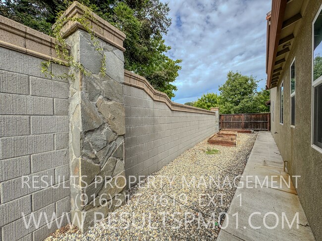 Building Photo - Upgraded West Roseville 4 Bed 3 Bath in Ga...