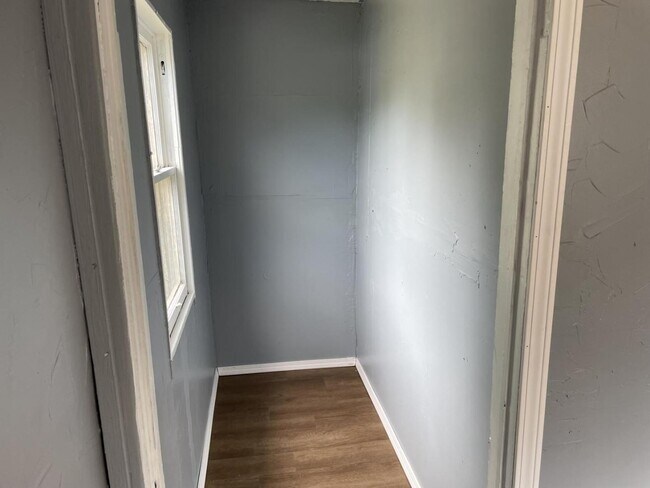 Building Photo - 606 E Randolph Ave