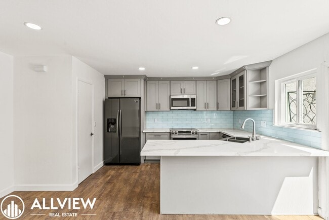 Building Photo - Spacious 3 Bed/2.5 Bath, 2-Story Home with Private Patio Available Now!