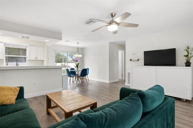 Building Photo - 5120 Brookmeade Dr