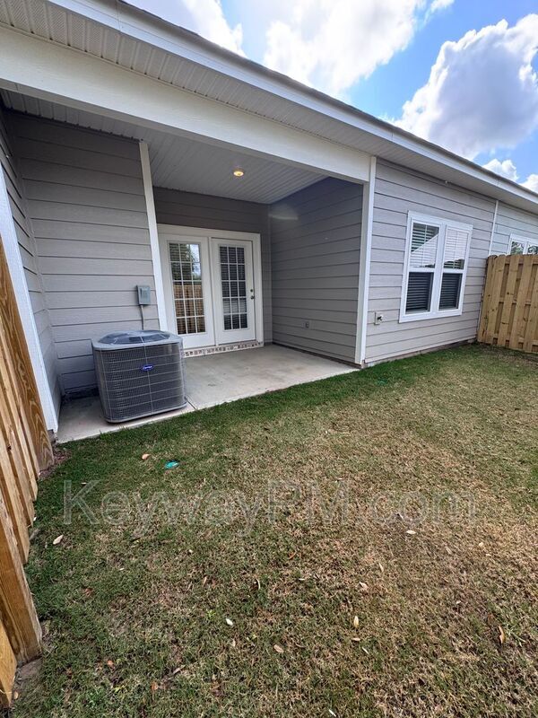 Building Photo - 2071 Denmark Ave SE