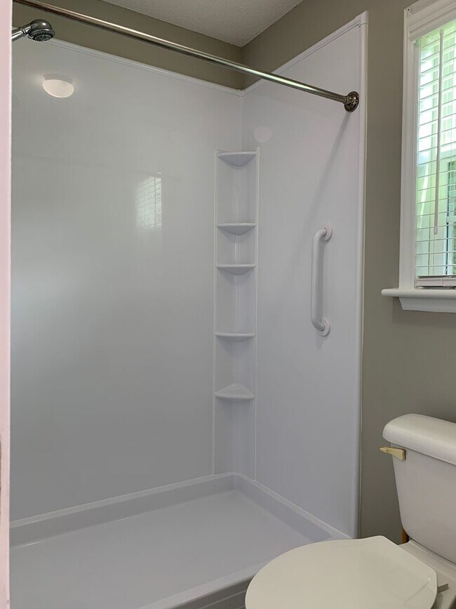 Building Photo - Fantastic Renovated Raleigh Ranch, With Am...