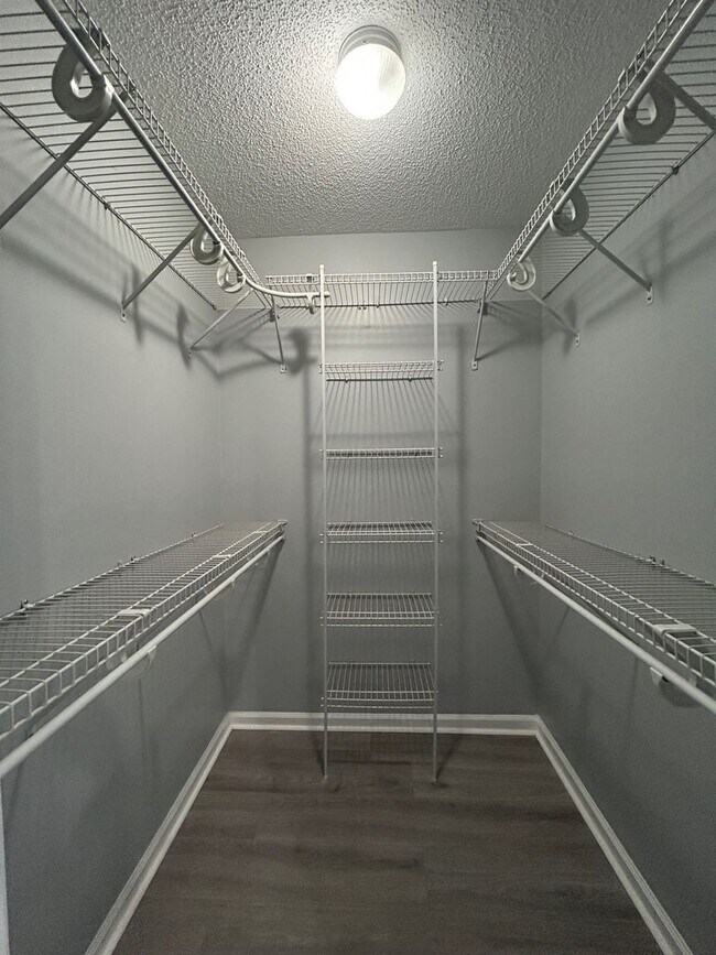 Building Photo - Charming 3BR /2BA  Home with many upgrades...