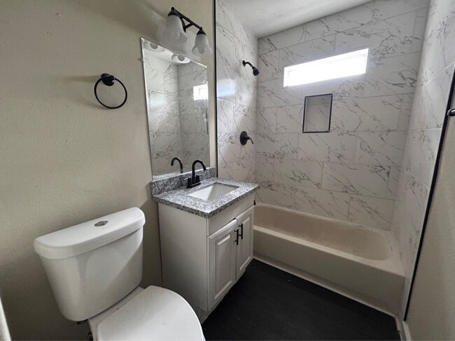 Building Photo - 7918 Woodlyn Rd