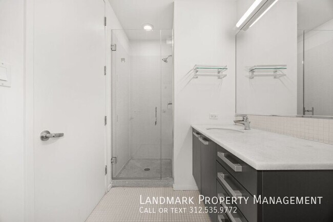 Building Photo - 550 N St Clair St