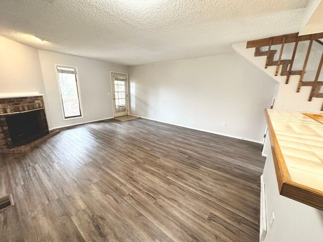 Building Photo - Recently renovated townhome with three bal...