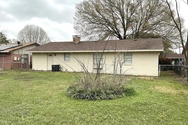 Building Photo - 2300 Narobi Pl