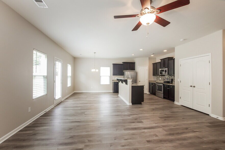 Building Photo - 2621 Meadow Crossing Dr