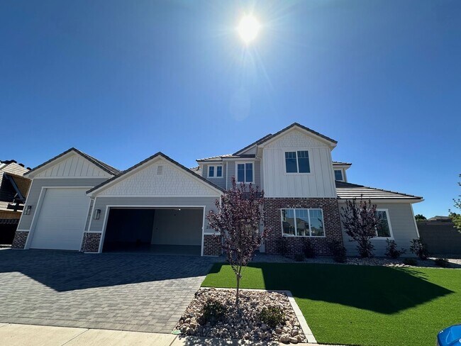 Building Photo - Stunning 5 Bedroom Home with Premium Upgrades Throughout
