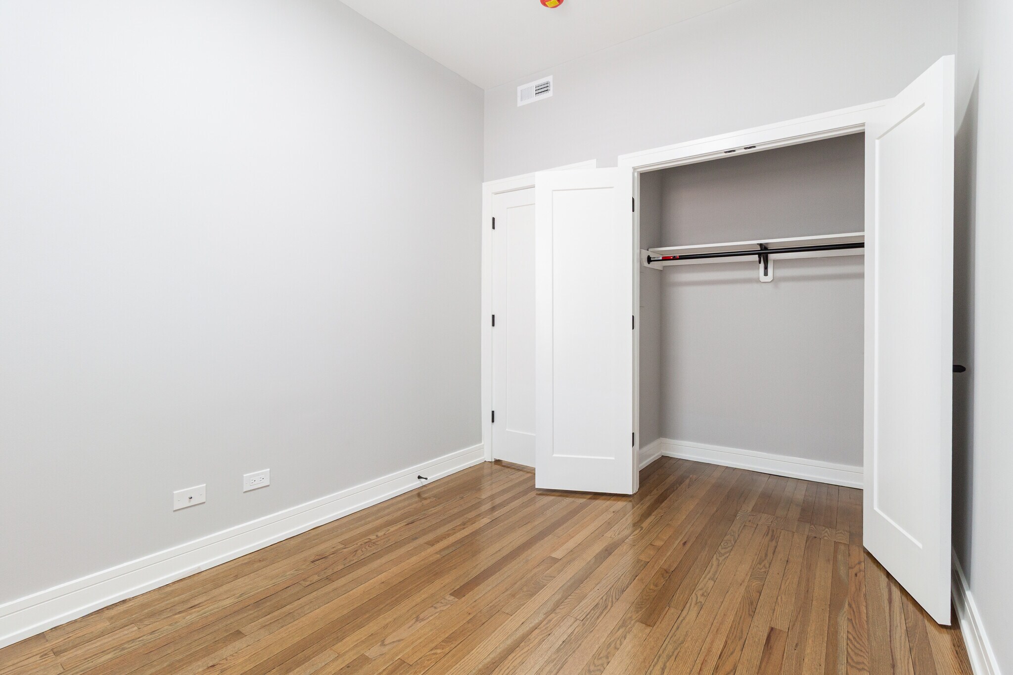 Building Photo - 3830 N Wilton Ave