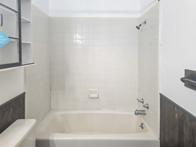 Building Photo - 921 Marine Dr