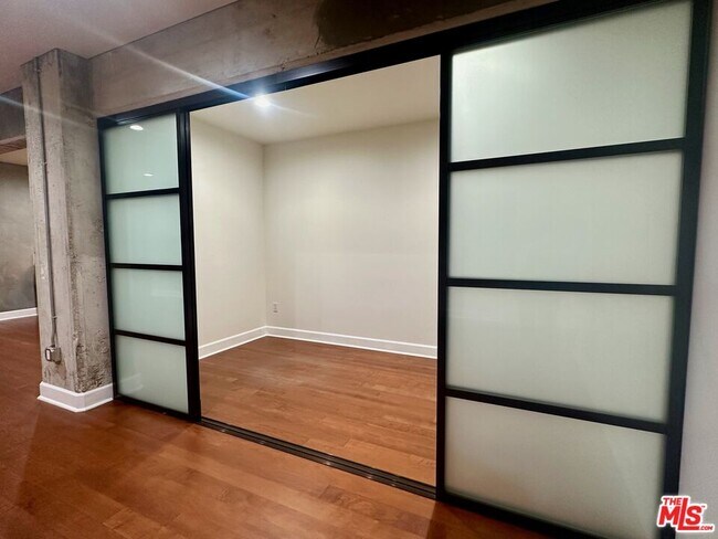 Building Photo - 416 S Spring St