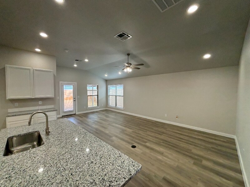 Building Photo - 2504 Abbeville Ave