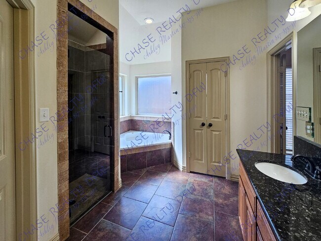 Building Photo - 240 Spyglass Dr