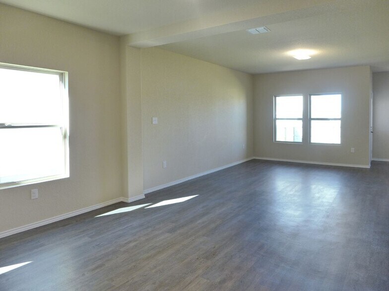 Building Photo - 10807 Fox Trot Way