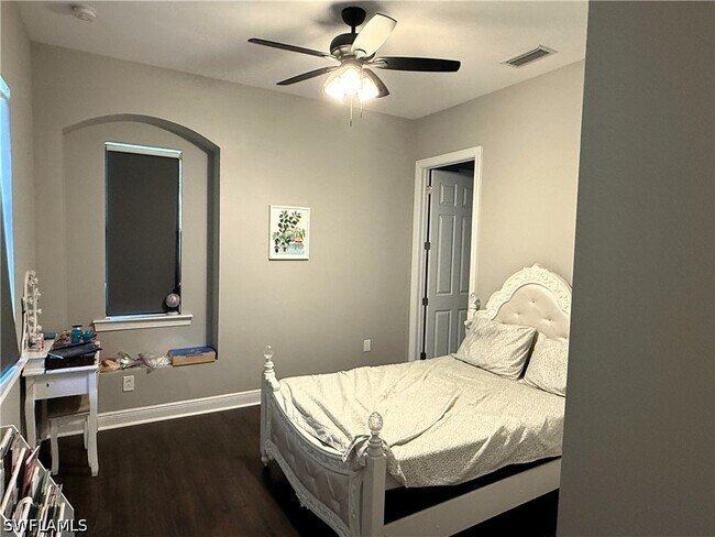 Building Photo - 10124 Belcrest Blvd