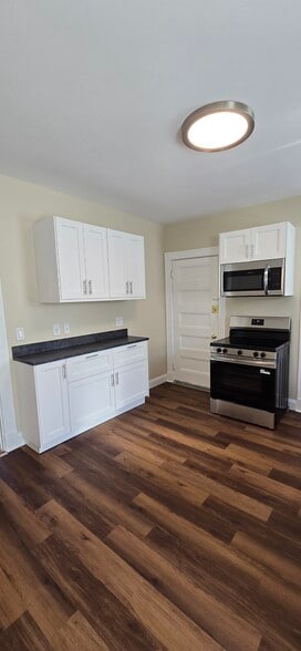 Building Photo - 22 Morton St