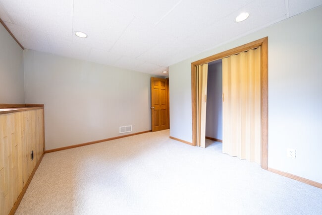 Building Photo - 17420 Barrington Ct