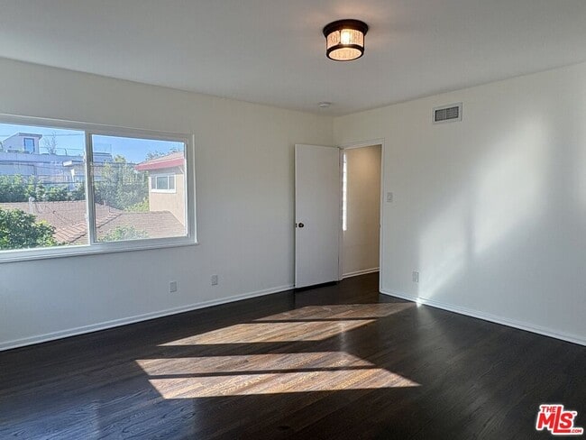 Building Photo - 333 N Detroit St